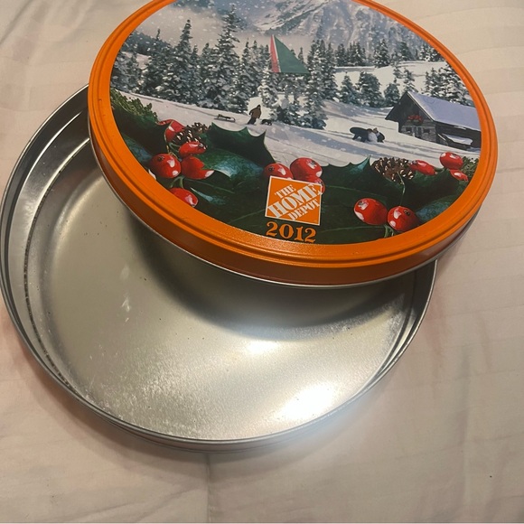The Home Depot Collectable Christmas Cookie Tin 2012 “Winter Family Fun” - Picture 6 of 9